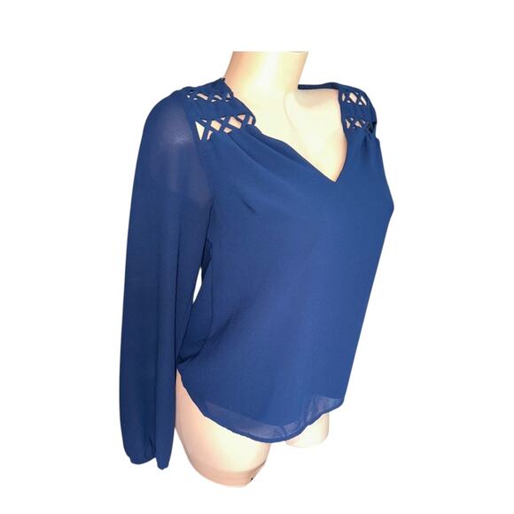 Monteau small navy blue long sleeve top V-neckline intricate cutout flowy fit - Picture 3 of 9